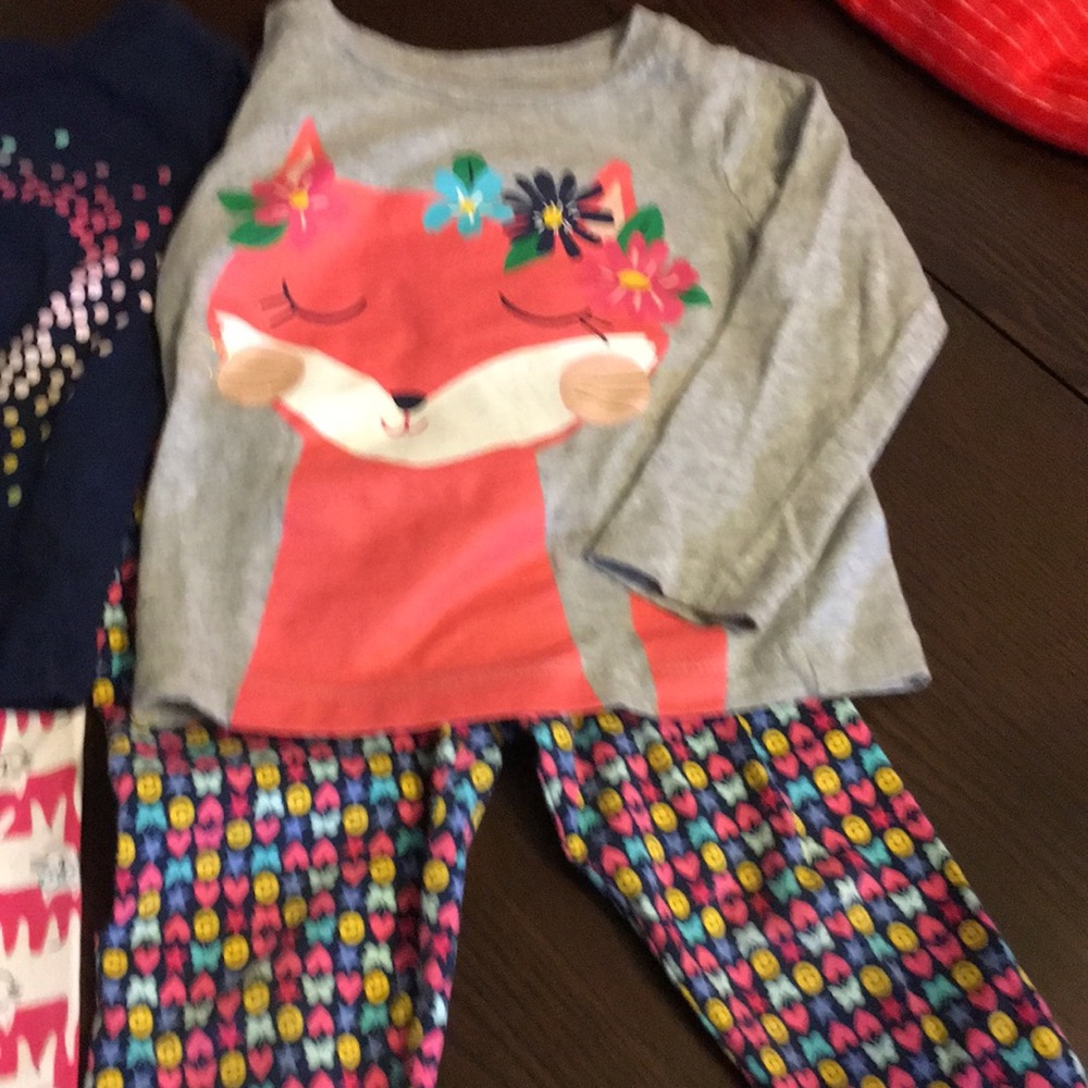 One day sale ππBundle of graphic leggings & Tees - Picture 4 of 6